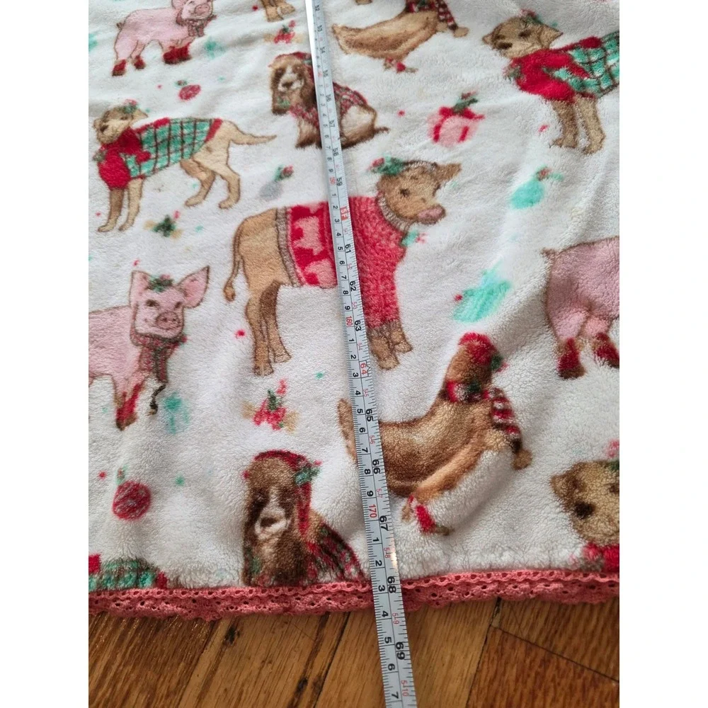 Holiday Farm Animal Fleece Throw Blanket Pink Crochet Trim Pigs Cows Dogs 50x70